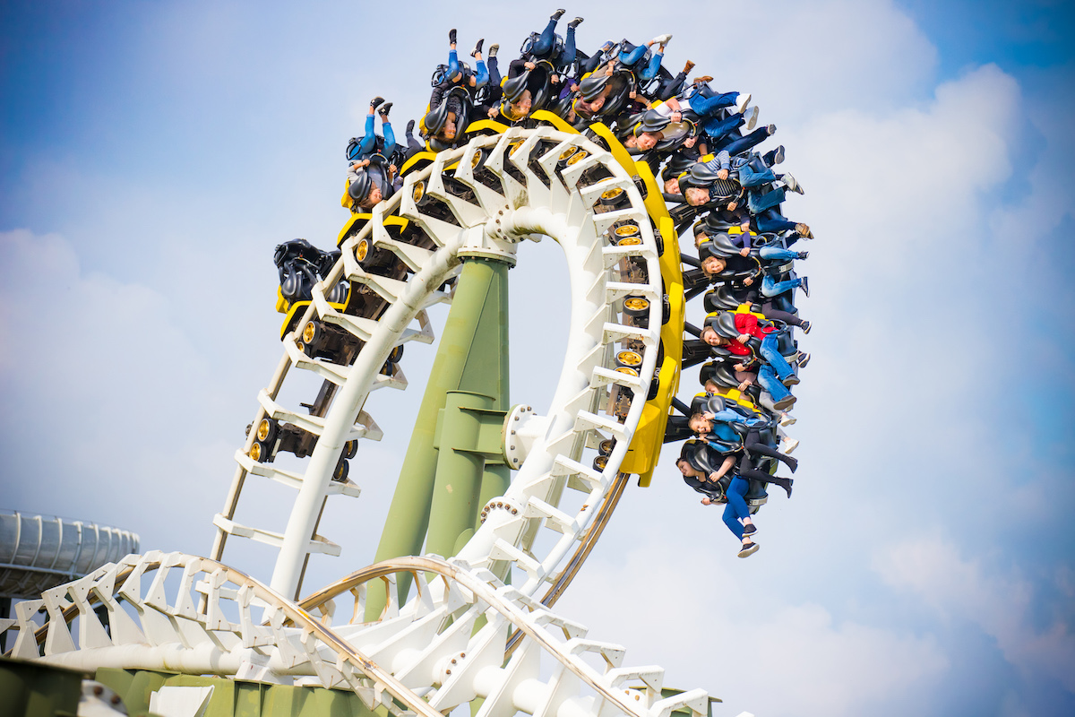 Hängeloopingbahn Limit im Heide Park Resort